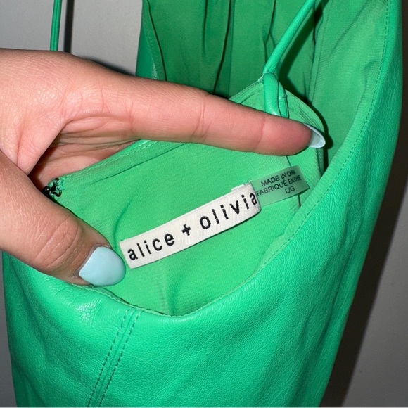 Alice + Olivia Zumi Vegan Leather Halter Cropped Garden
Green Top Large - Picture 9 of 9